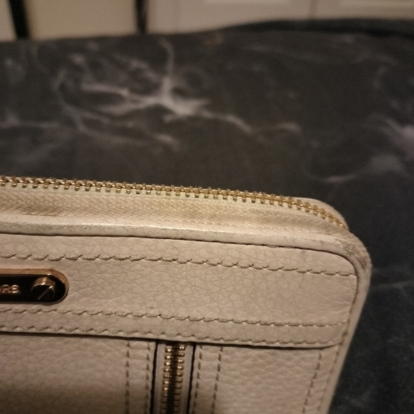 Michael Kors White Wallet - Picture 3 of 7